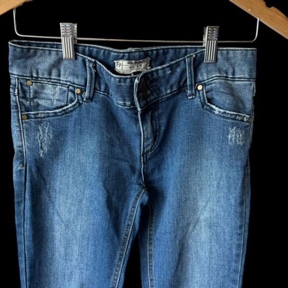 Free People Mid Rise Flare Leg Jeans Sz 26 - Picture 3 of 10